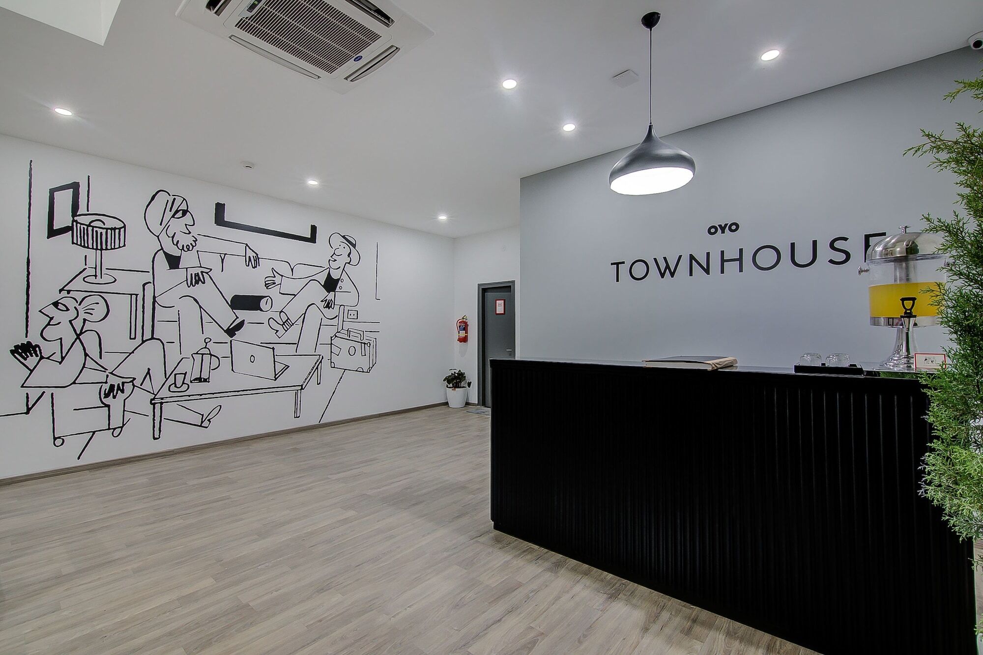 Oyo Townhouse 044 Sector 14 Gurugram Hotel Gurgaon Exterior photo