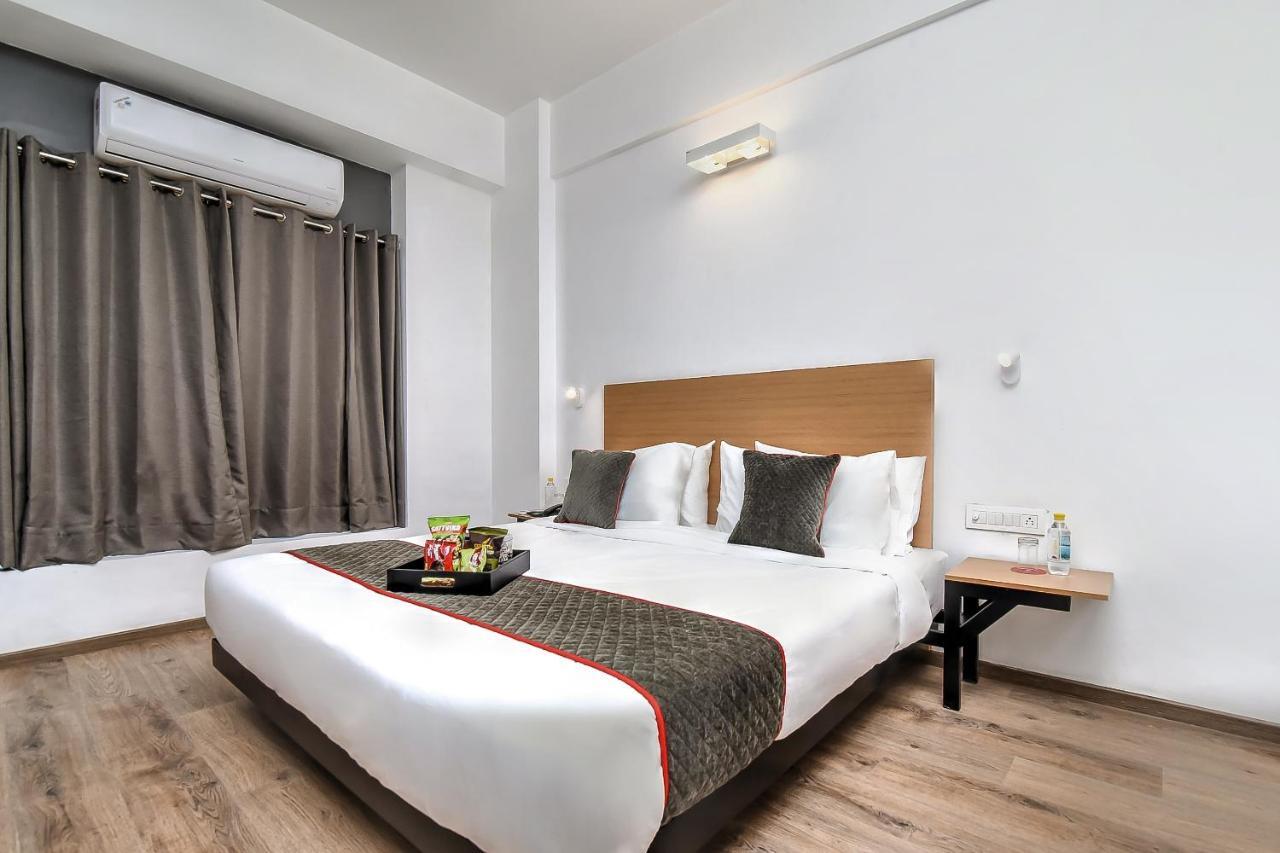 Oyo Townhouse 044 Sector 14 Gurugram Hotel Gurgaon Exterior photo